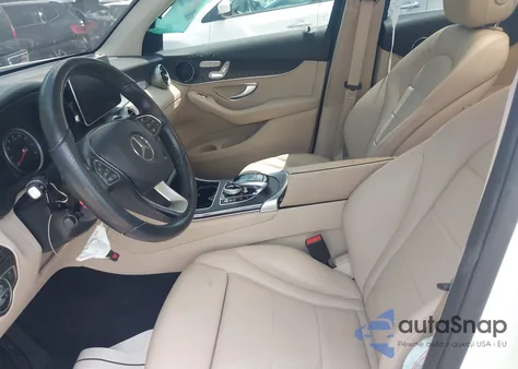 2016 Mercedes-Benz Glc 300 z USA, uszkodzony, nr VIN WDC0G4JB3GF064280